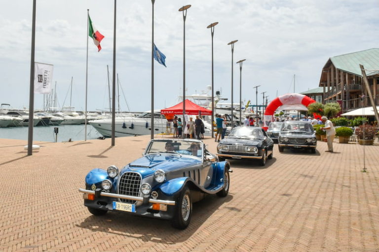 Marina-di-Varazze-Classic-Cars-desfile-2
