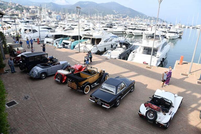 marina-di-varazze-classic-cars-puerto