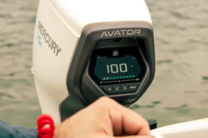 electric-outboard-display