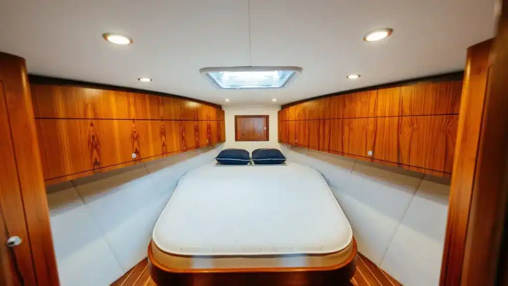 43-Gameboat-interni-cabina-armatoriale