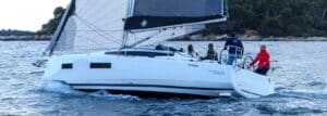 Jeanneau Sun Odyssey 350 sailing